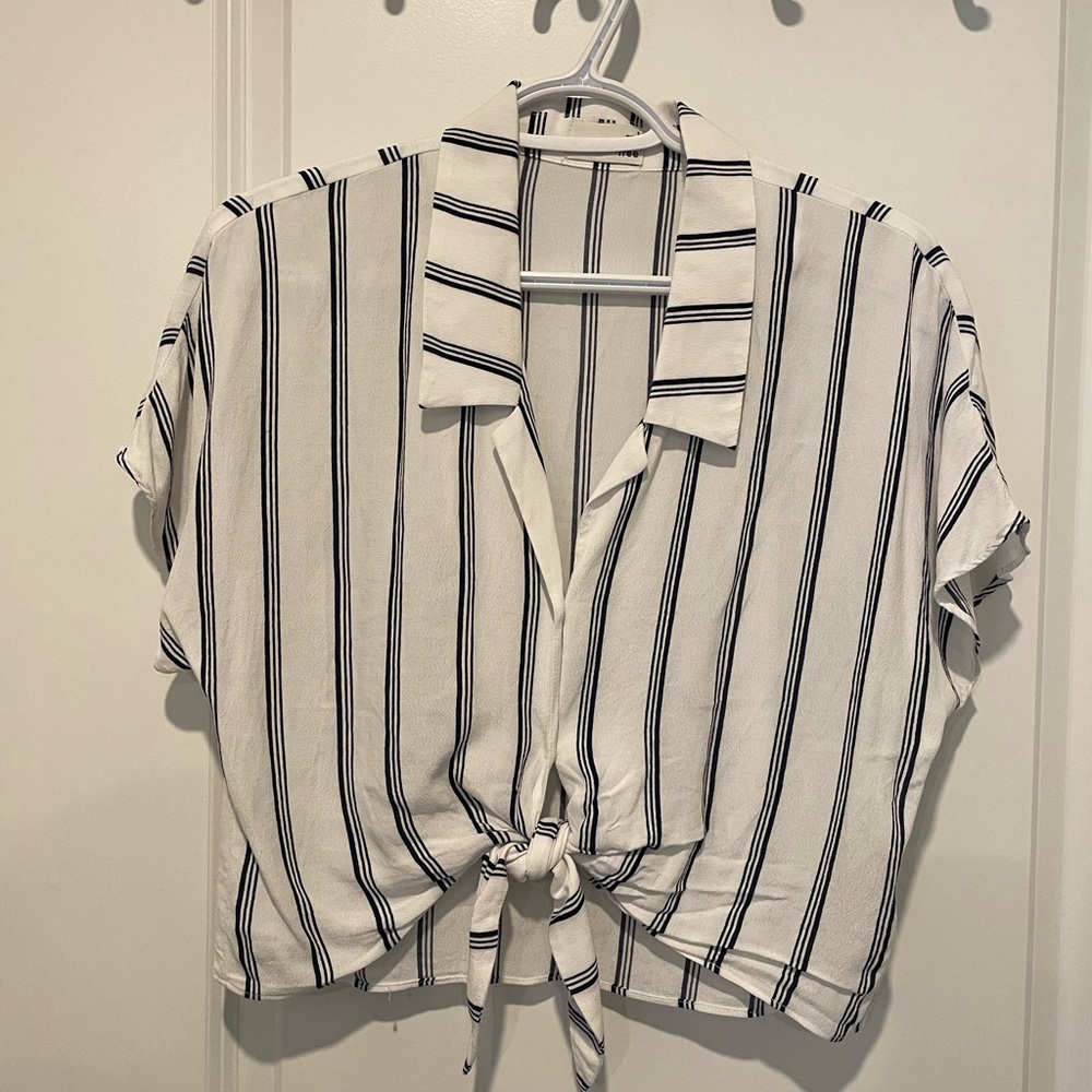 Aritzia tie front blouse